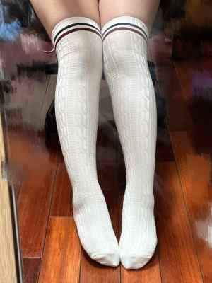 溫妮 － 原味襪子 白色麻花膝上襪 大腿襪