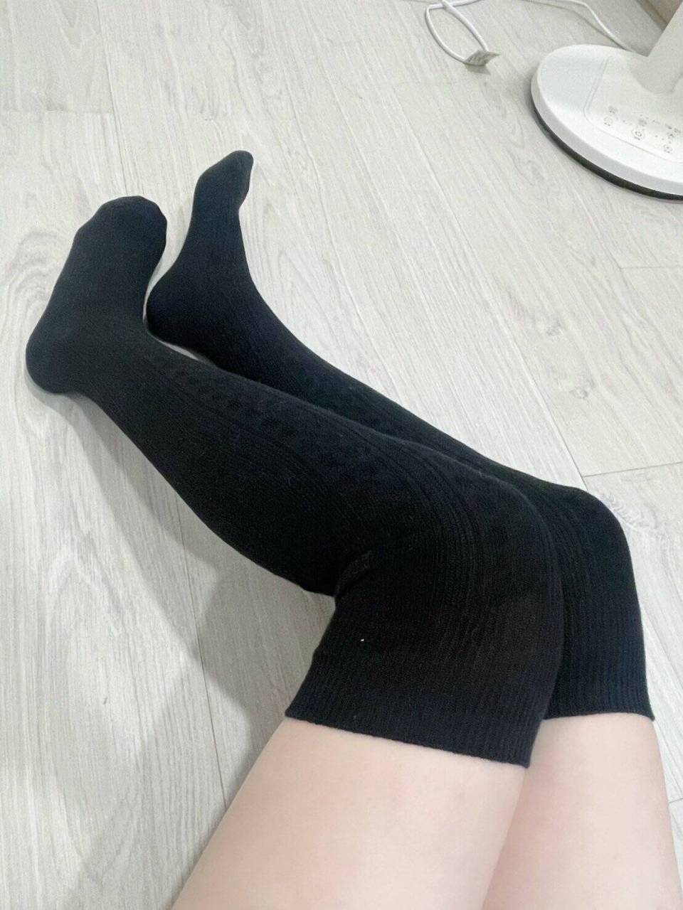 芸芸 － 原味襪子 黑色麻花膝上襪 大腿襪
