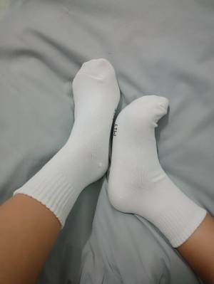 悅悅 － 原味襪子 白色中筒襪