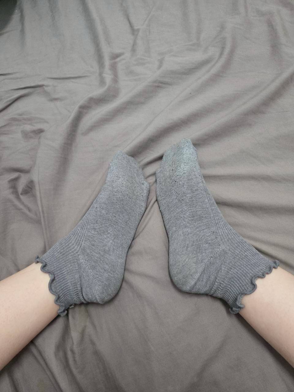 凜蒼 － 原味襪子 日系花邊 灰色中筒襪