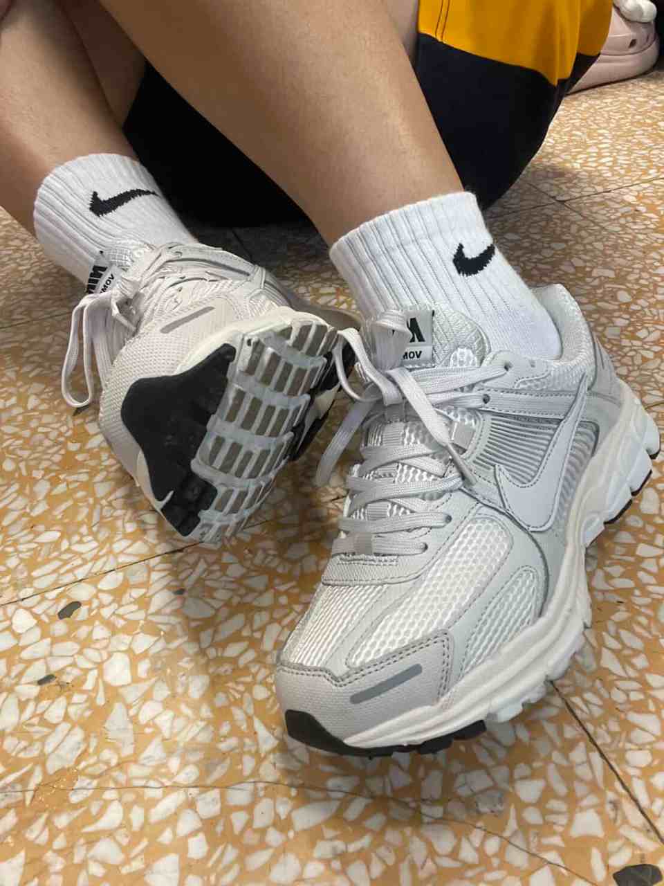 默默 － 原味鞋子 Nike Vomero5 白色 25cm