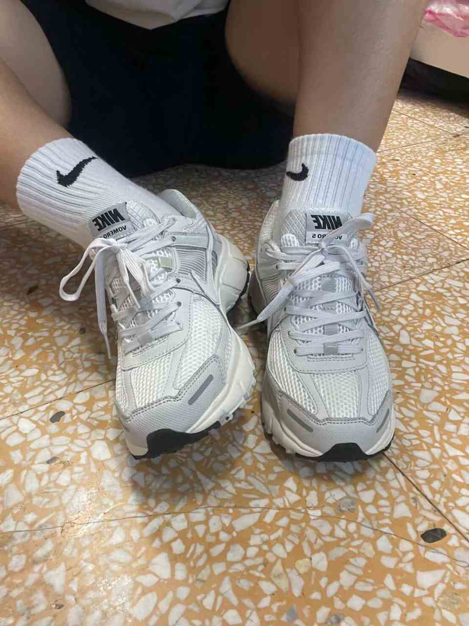 默默 － 原味鞋子 Nike Vomero5 白色 25cm