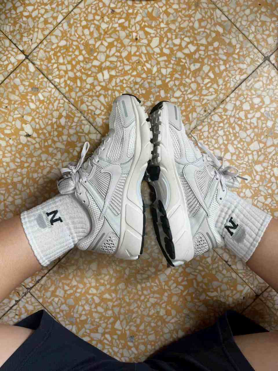 默默 － 原味鞋子 Nike Vomero5 白色 25cm