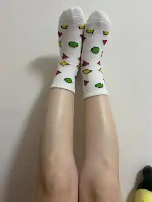 溫妮 － 原味襪子 蠟筆小新圖案 中筒襪