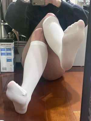 木易 － 原味襪子 天鵝絨 白色及膝襪 學生長襪