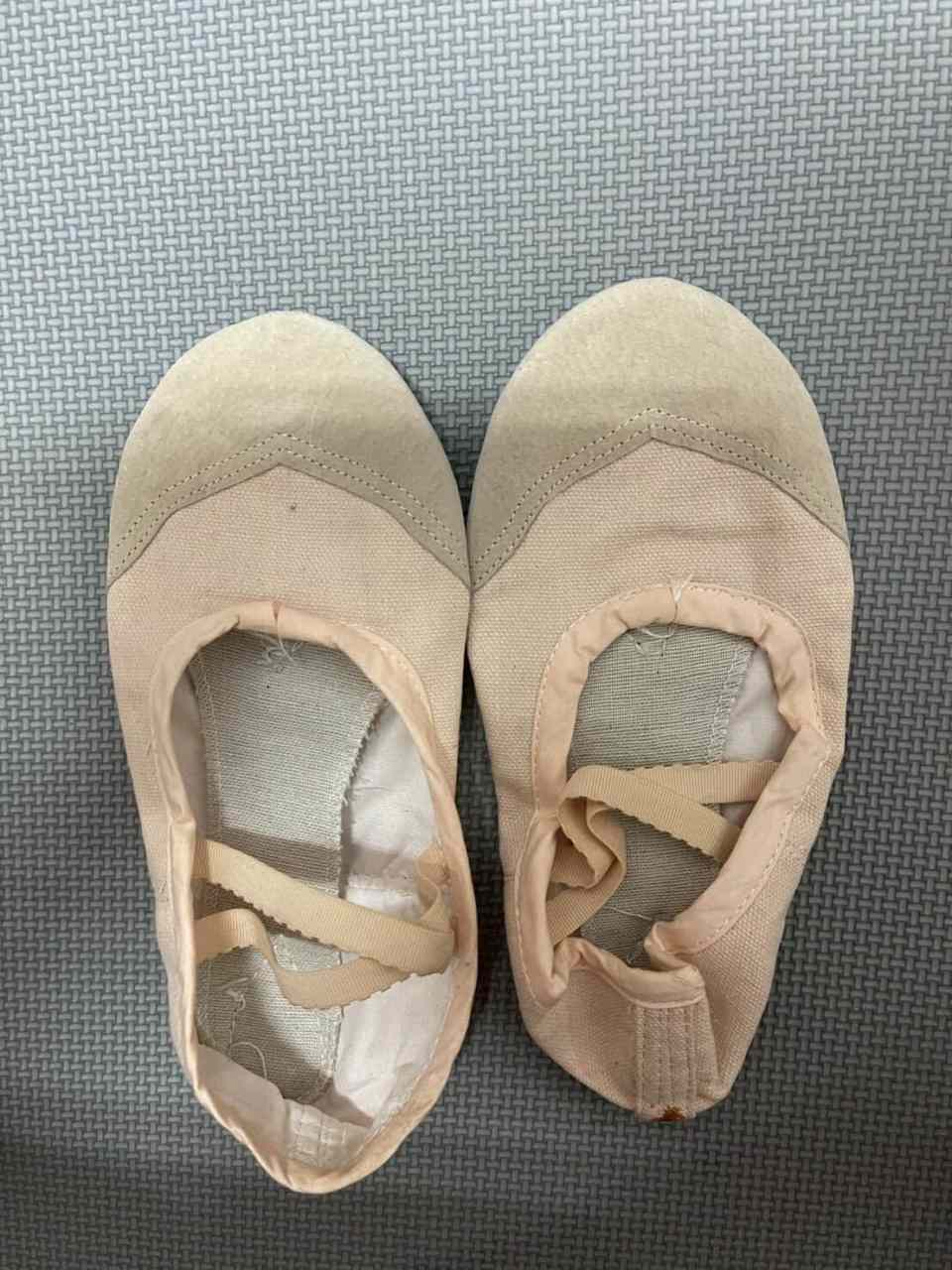 Momo - Worn Shoes Kids Ballet Shoes Dance Shoes (Worn in Childhood)