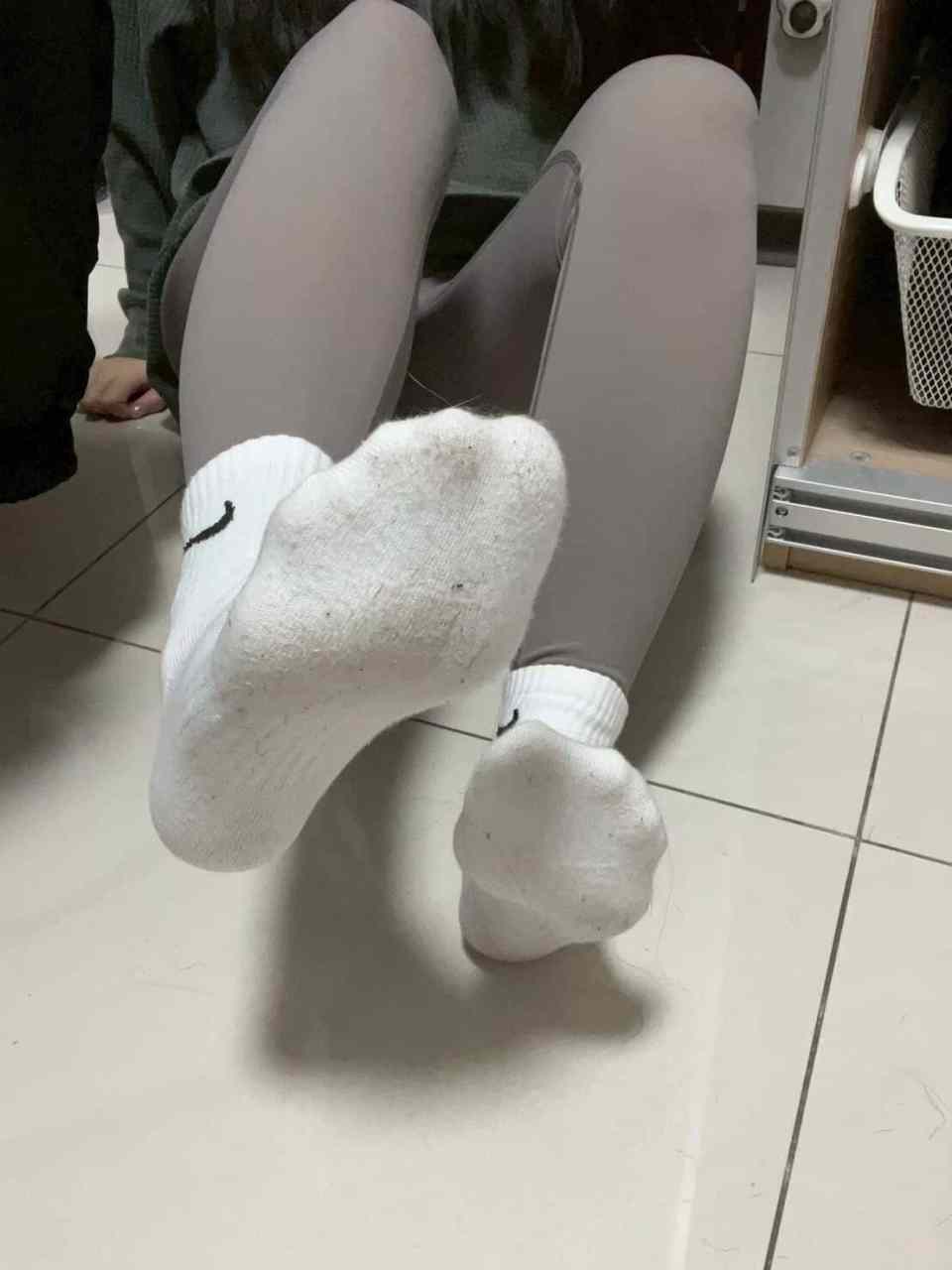 S02600901 Molly - Worn Socks White Nike Ankle Socks