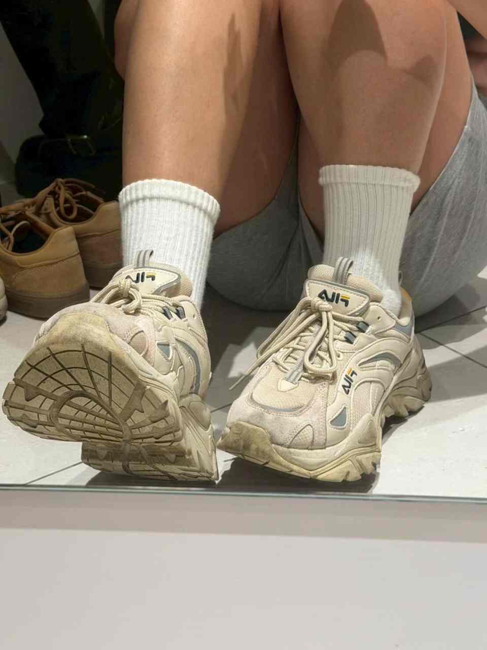 小智 － 原味鞋子 FILA 厚底運動鞋 老爹鞋 米色 26CM