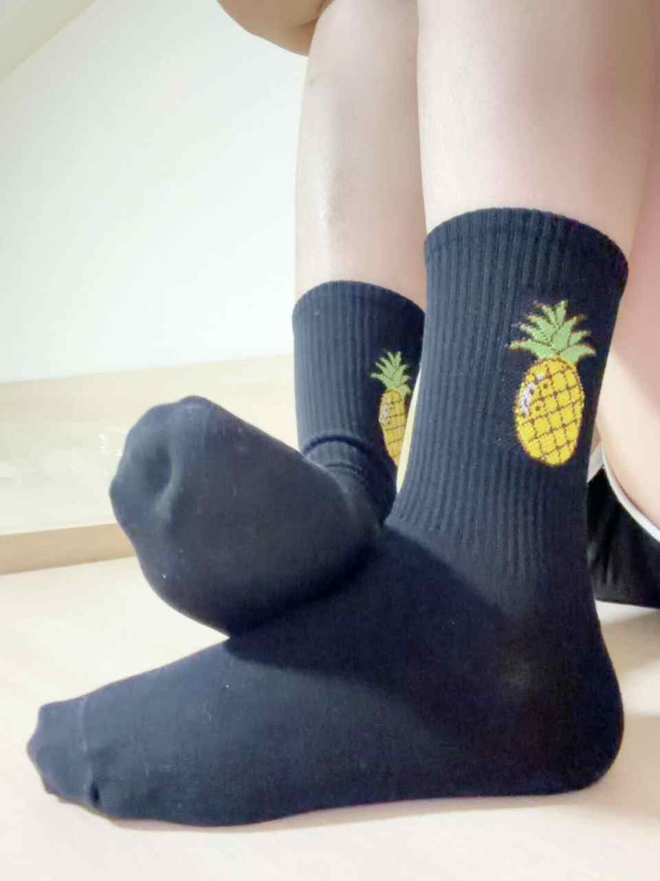 Yuii - Worn Socks Pineapple Pattern Black Ankle Socks