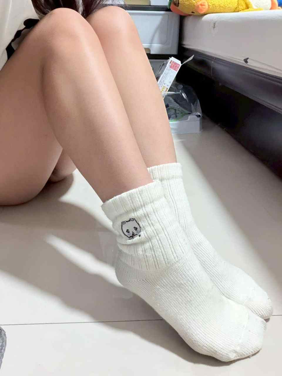 小智 － 原味襪子 白色中筒襪 刺繡圖案