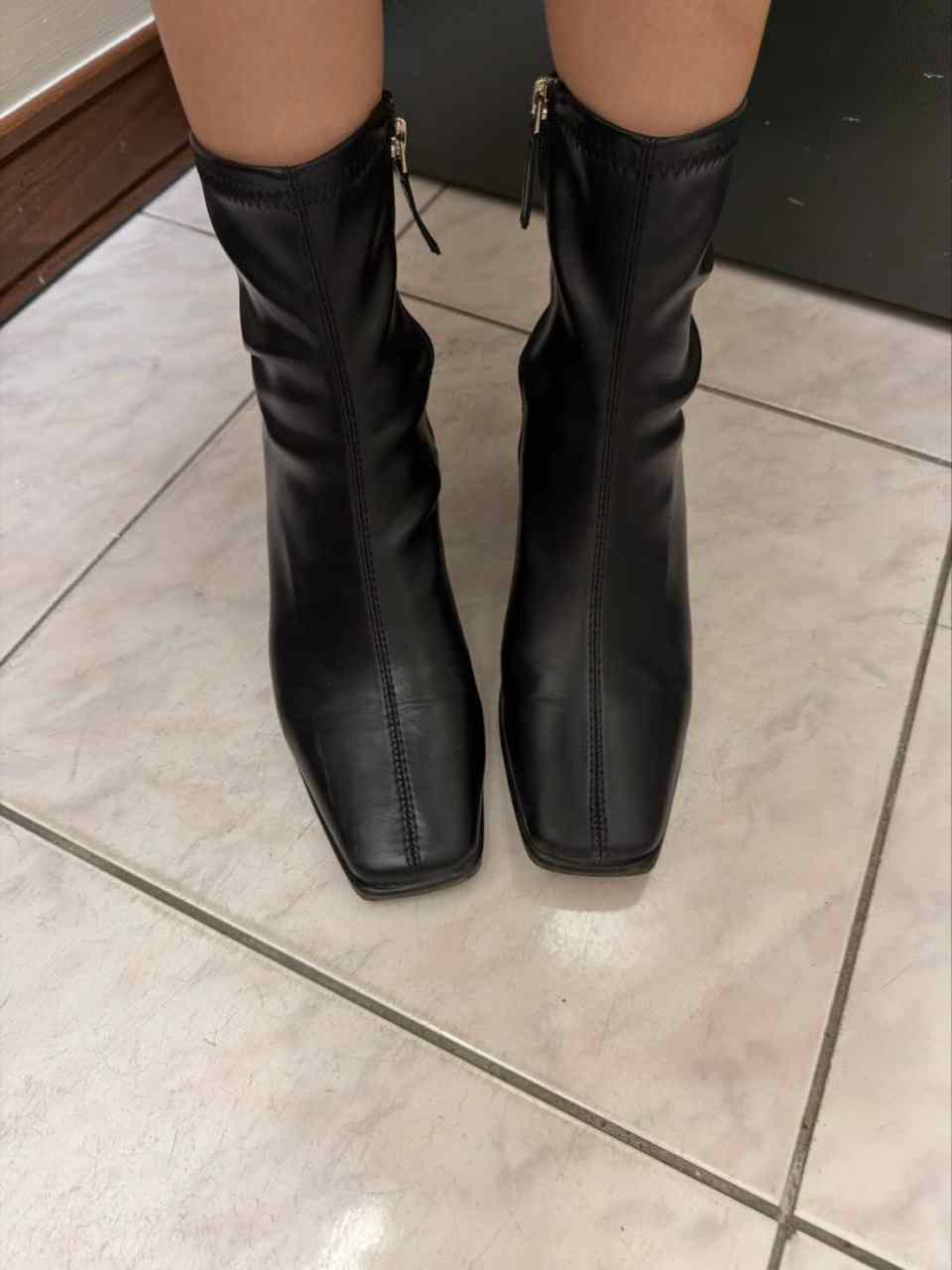 Ciao - Worn Black Leather Ankle Boots 25cm