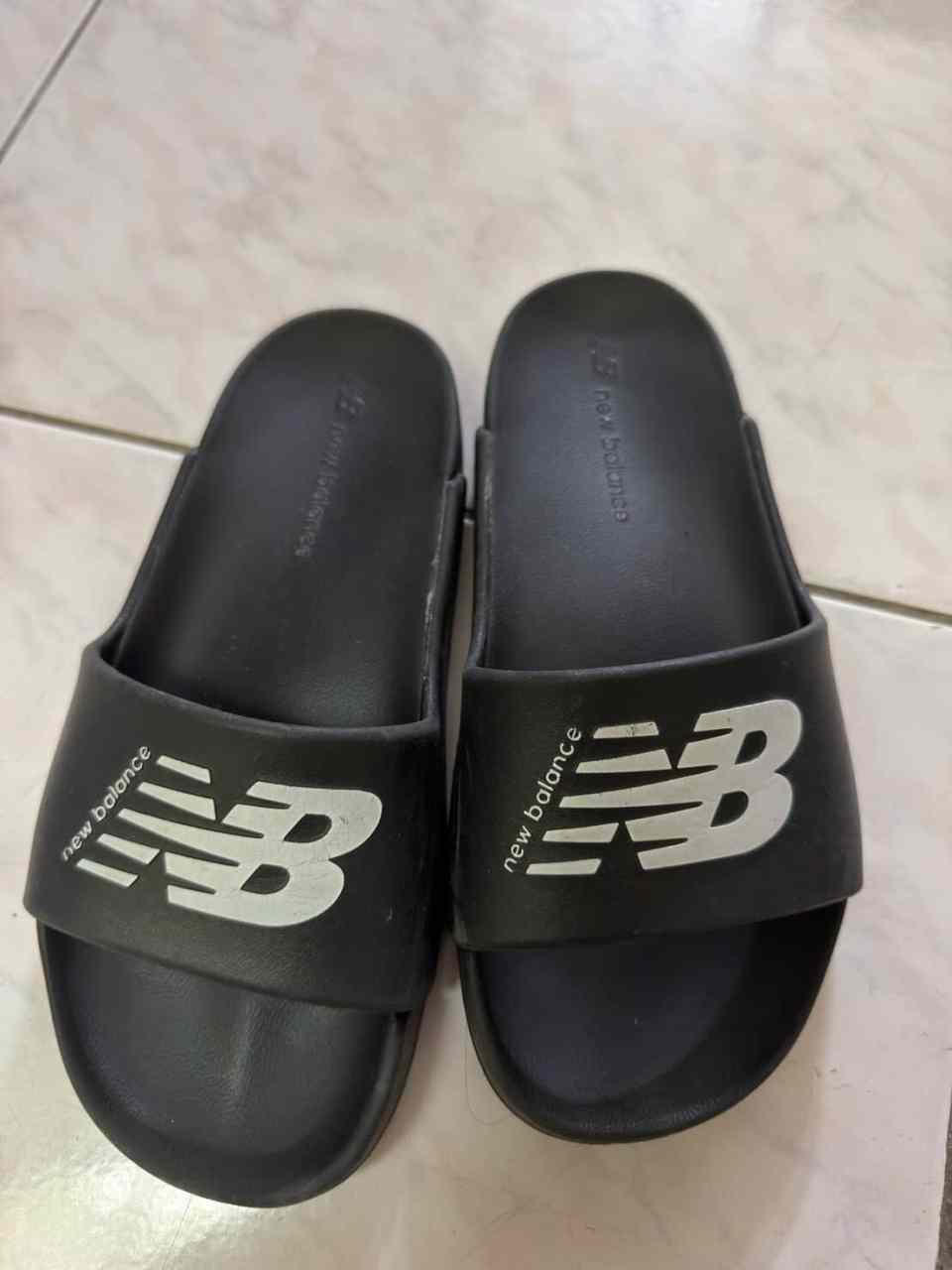 Ciao - Worn New Balance Black Slides