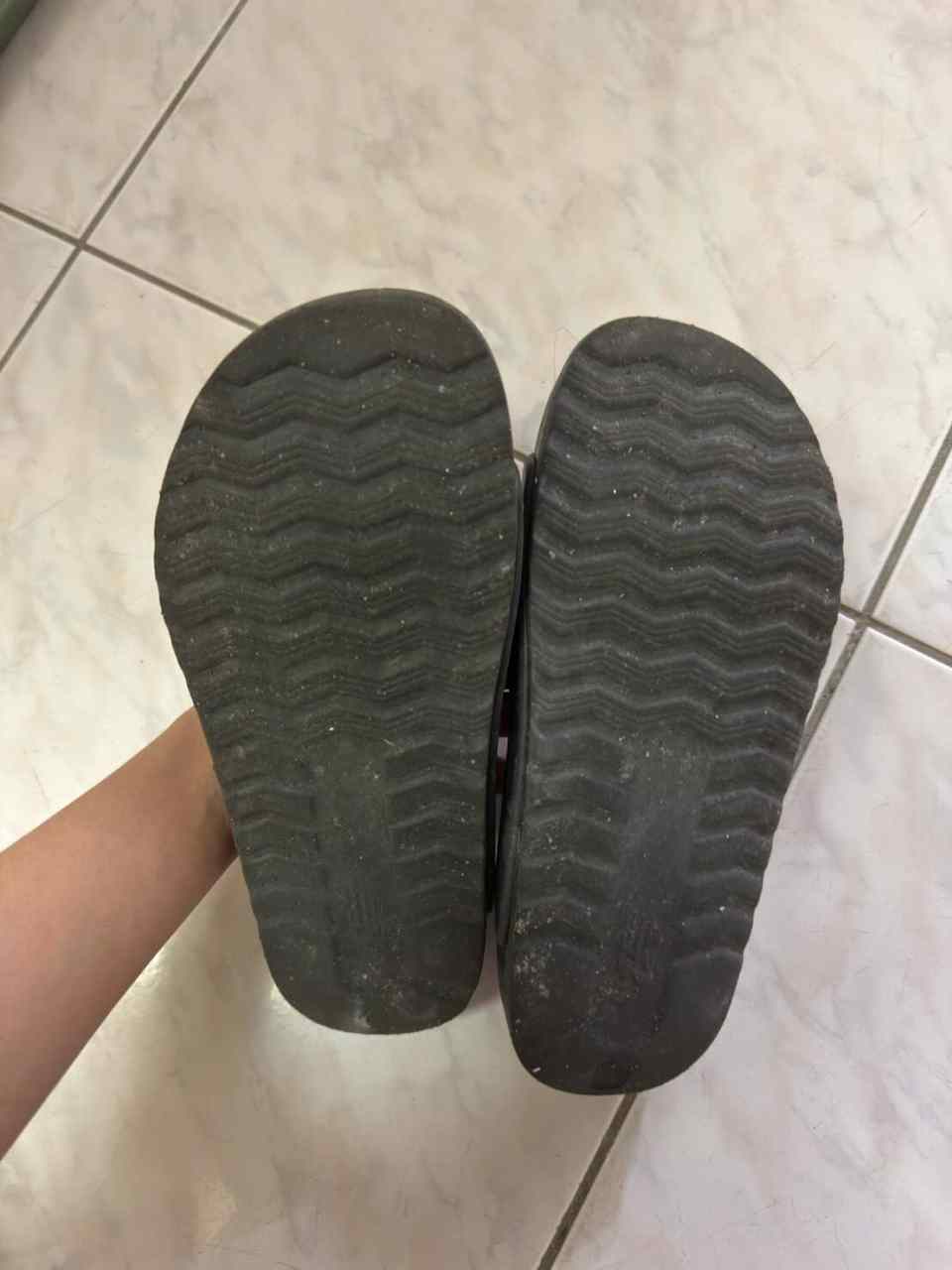 Ciao - Worn New Balance Black Slides
