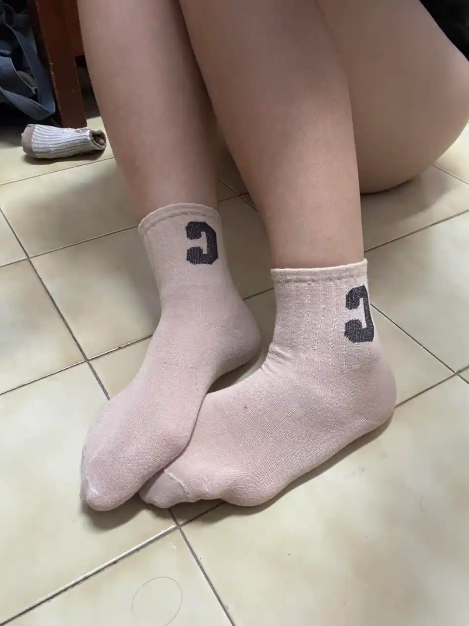 Momo - Worn Socks Letter C White Ankle Socks (Used)