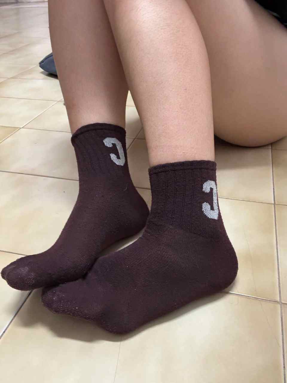 S01300212 Momo - Worn Socks Letter C Black Ankle Socks (Used)