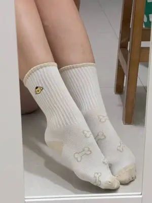 小智 － 原味襪子 布丁狗刺繡 中筒襪