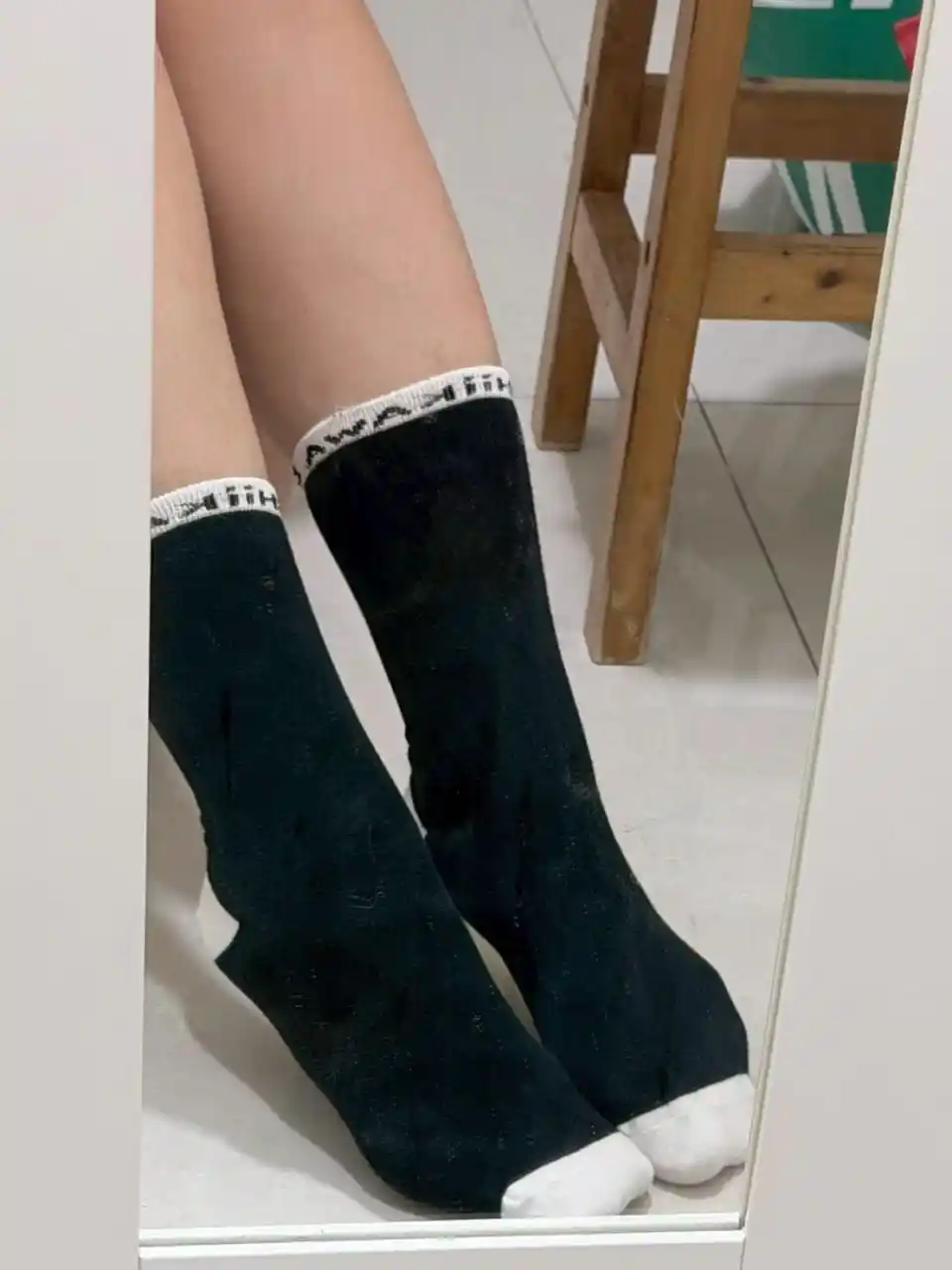 小智 － 原味襪子 黑底白中筒襪